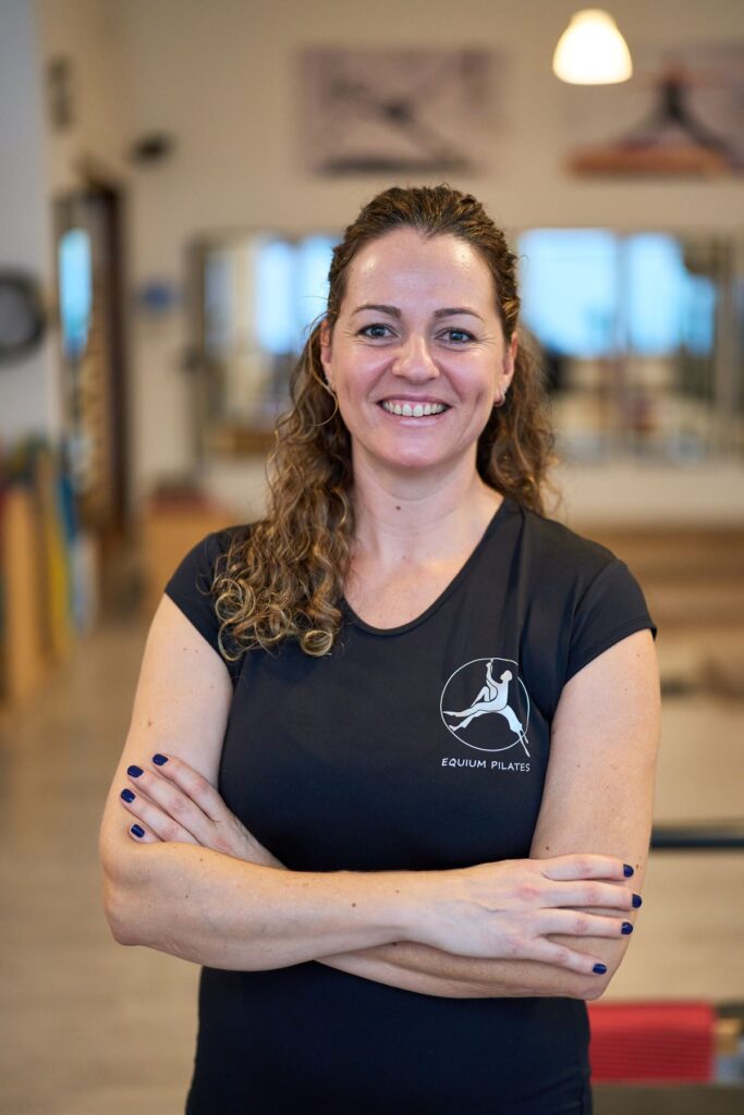 Elena López Quevedo, Directora del estudio | Licenciada en Ciencias de la Actividad Física y el Deporte | Instructora de Pilates